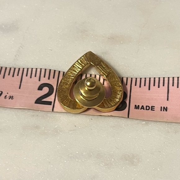 AVON Vintage Gold Tone Open Heart Red Rhinestones Brooch Pin Lapel - Picture 6 of 10